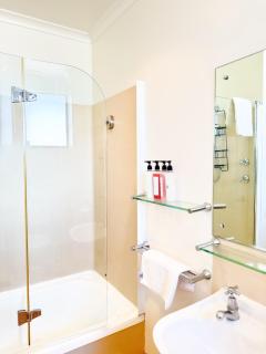 ensuite studio at gouger st 106 - 6