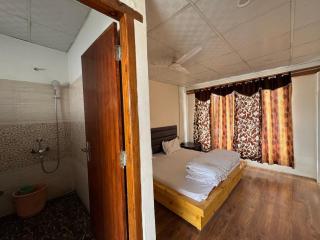 Highway Inn Guest House - 1
