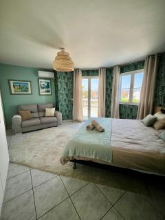 4-bedroom villa with private pool, AC, close to beach, linen included - 8