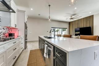 Private Yard & Covered Patio: Modern Tampa Getaway - 2