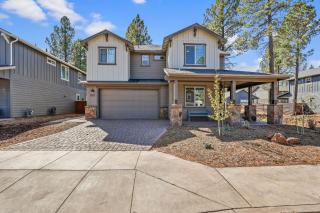Pet Family-Friendly Spacious Fenced Yard 5-min to Downtown EV Charger - 5