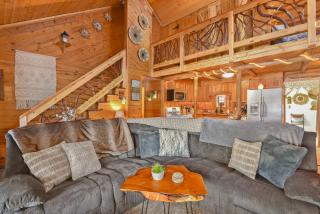 Enchanted Forest Super Cozy Cabin on 2 Acres Sledding Hills Tree Swing Pool Table - 5
