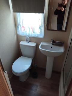 Modern Caravan At Felixstowe Beach Holiday Park In Suffolk Ref 55037Rc - 2