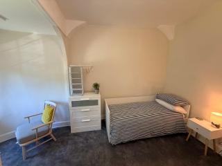 1 Bron Rhedyn Holiday Cottage - 5