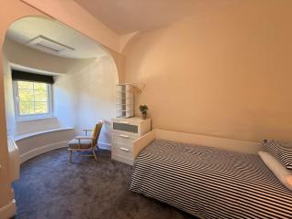 1 Bron Rhedyn Holiday Cottage - 4