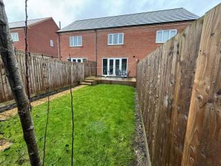 3 Beds with off-street parking for 2 cars, fast Wifi, sleeps 6 - 2