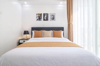 Elegant 2BR with Balcony, Gym, Goldpark Kilimani - 7