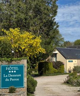 Logis Hôtel La Demeure du Perron - 8