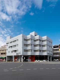West Hotel - 8