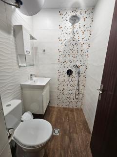 Central, quiet and modern apartment with Private Parking - 8