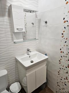 Central, quiet and modern apartment with Private Parking - 3