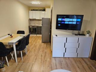 Central, quiet and modern apartment with Private Parking - 4