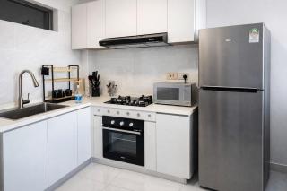 High-Floor 1BR Kileleshwa, Balcony and City Views - 9
