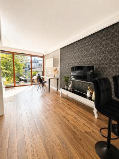 Boutique Old Town Perfect Apartment AC Parking WiFi Balcony - 8
