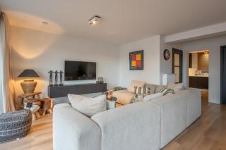 Stylish 2-Bedroom Apartment with Private Garage - 7