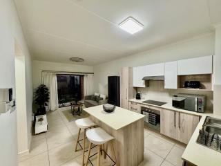 Sleek Dynamic Residence - 7