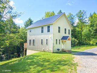 Mountain Home Between Stowe & Sugarbush W Hot Tub - 4