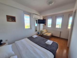 Aleandro Lakeview Apartment - 1