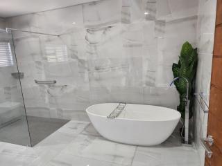 Diamond and Pearl Holiday Home - Hazyview - 3
