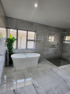 Diamond and Pearl Holiday Home - Hazyview - 4
