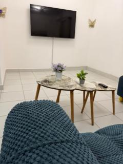 Stylish 2BR Pool, Gym Garden - 9