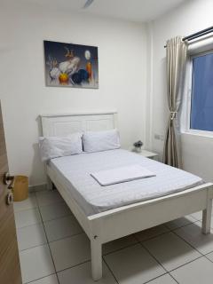 Stylish 2BR Pool, Gym Garden - 1