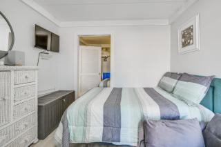 Beachfront Wildwood Crest Condo with Pool Access! - 1