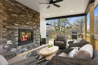 Pool Hot Tub Sauna Game Room Privacy and More - 8