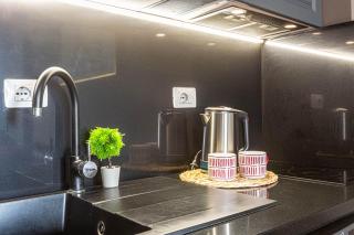 Brownie Luxury 3 Apartment with Balcony Full Kitchen 3 Min to Beach - 8
