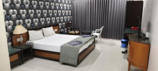 Royal Palace Hotel Surat Velanja - 0