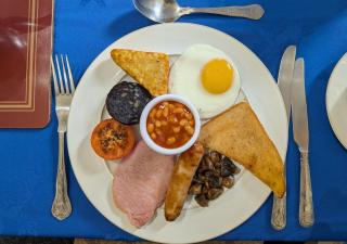 Kingswinford Guest House with Free Parking - 4
