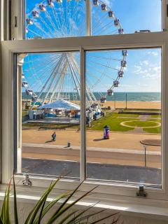 Marine Parade - Beach Apartment - 3