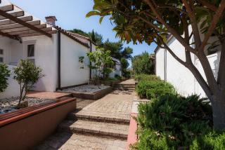 Runa - Cozy Little House Near the Beach - 4