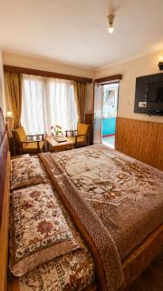Hotel Pushpak - 4
