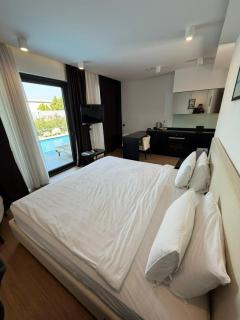 Sea Breeze White Villa - 2
