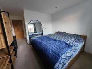 Canterbury Riverside Retreat - Balconies & Parking - 4