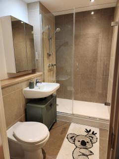 Canterbury Riverside Retreat - Balconies & Parking - 2
