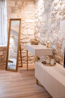 Laurentius Heritage Luxury Suite Diocletian Palace - 2
