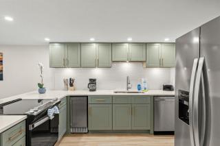 Pinnacle Port, C2-603 - 1