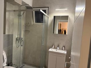 Next Door Apartments with Free Private Parking - 5