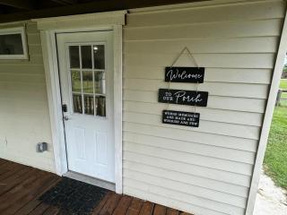 Charming Country Home with Pool - Unit B - 6