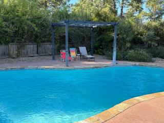 Charming Country Home with Pool - Unit B - 4