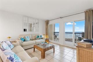 Pinnacle Port, C2-301 - 0