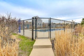 Walk to Beach & Pool! East End P-Town Condo - 7