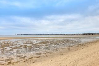 Walk to Beach & Pool! East End P-Town Condo - 6