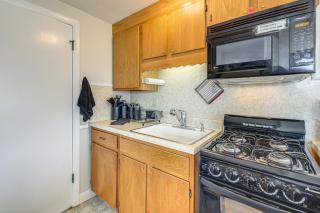 Walk to Beach & Pool! East End P-Town Condo - 1