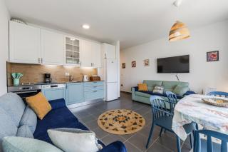 Talea Sun & Sea Haven 1BR Apartment by PikHost - 4