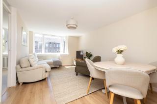 Edinburgh Stylish 2-Bedroom City Apartment in Stockbridge - 8
