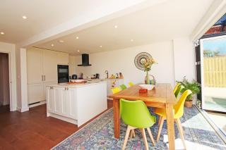 Sunny private garden with Two parking spaces - 8
