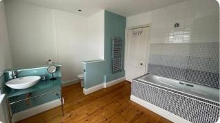 4 Bed House-2 Mins from Tunnels! - 4